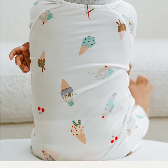 Nest Designs Canadian brand toddler size 2-3T Printed One Piece zip PJ EUC! - Picture 8 of 14